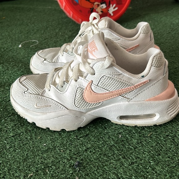 Nike Women’s Shoe - Picture 2 of 5